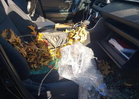 2025 Toyota Rav4 Xle z USA, uszkodzony, nr VIN 2T3P1RFV9SW579782